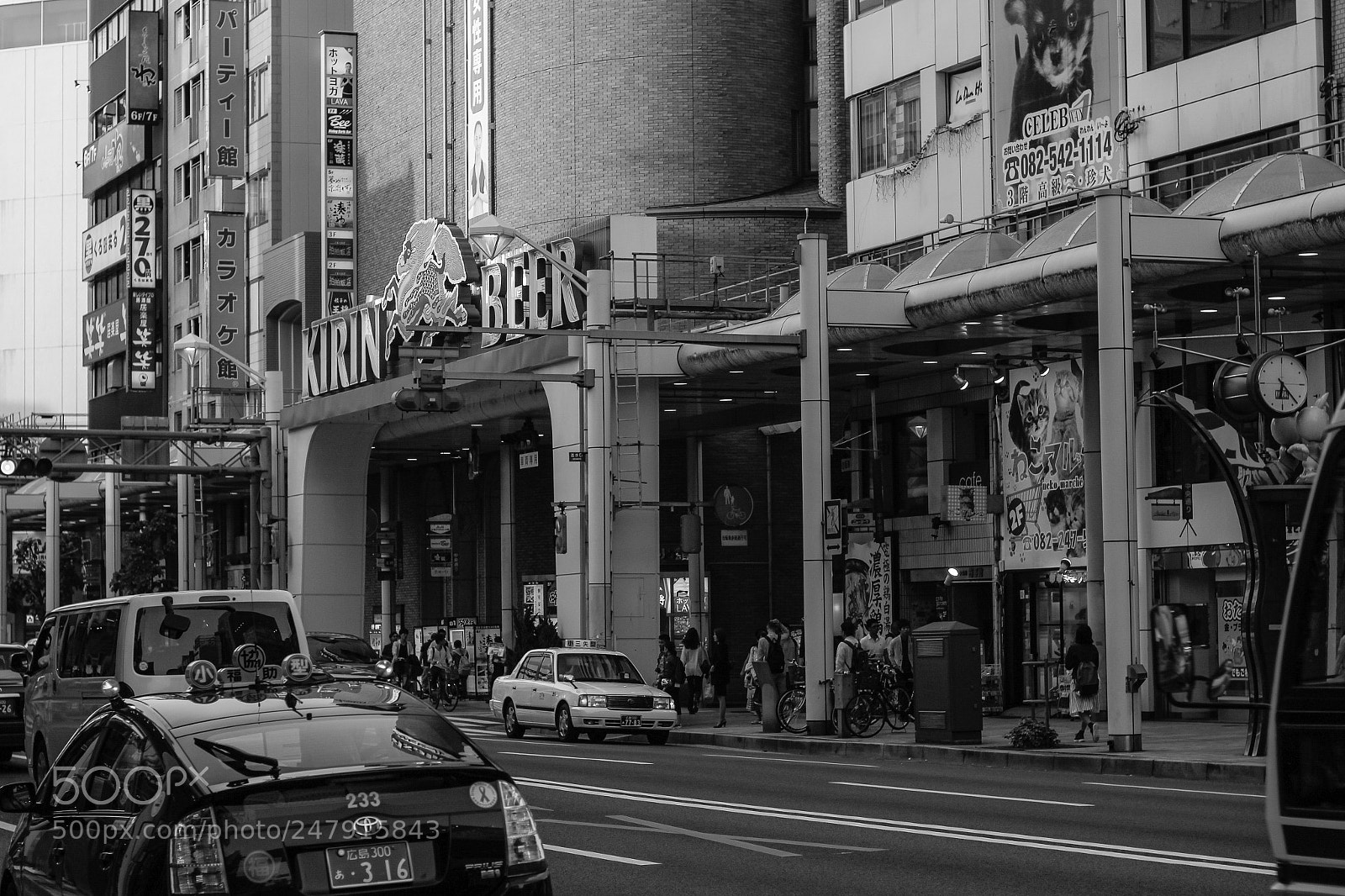Canon EOS 650D (EOS Rebel T4i / EOS Kiss X6i) sample photo. Busy street in hiroshima photography