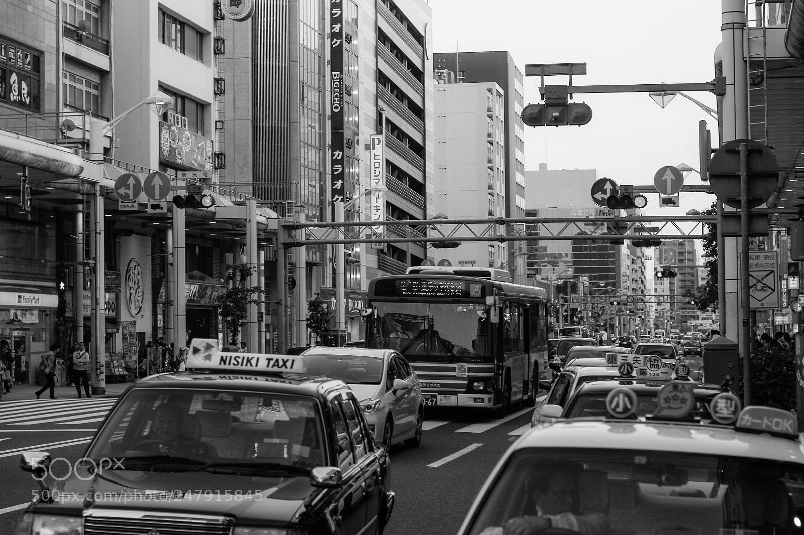 Canon EOS 650D (EOS Rebel T4i / EOS Kiss X6i) sample photo. Busy street in hiroshima photography