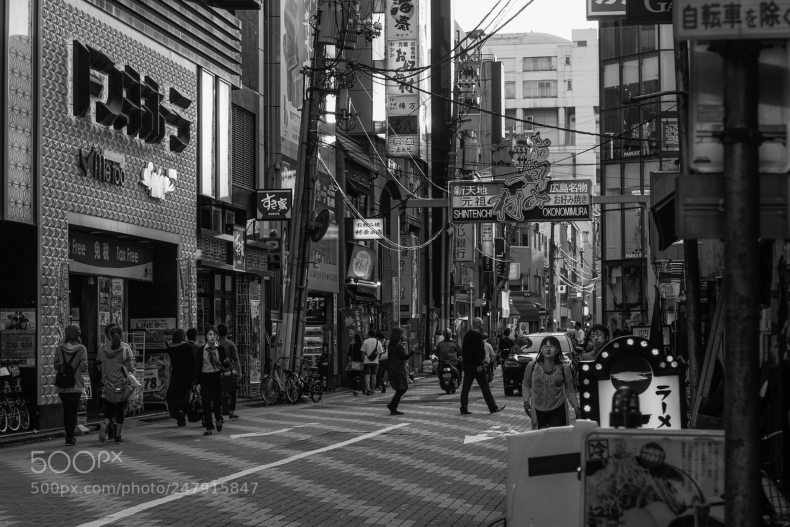 Canon EOS 650D (EOS Rebel T4i / EOS Kiss X6i) sample photo. Side street in hiroshima photography