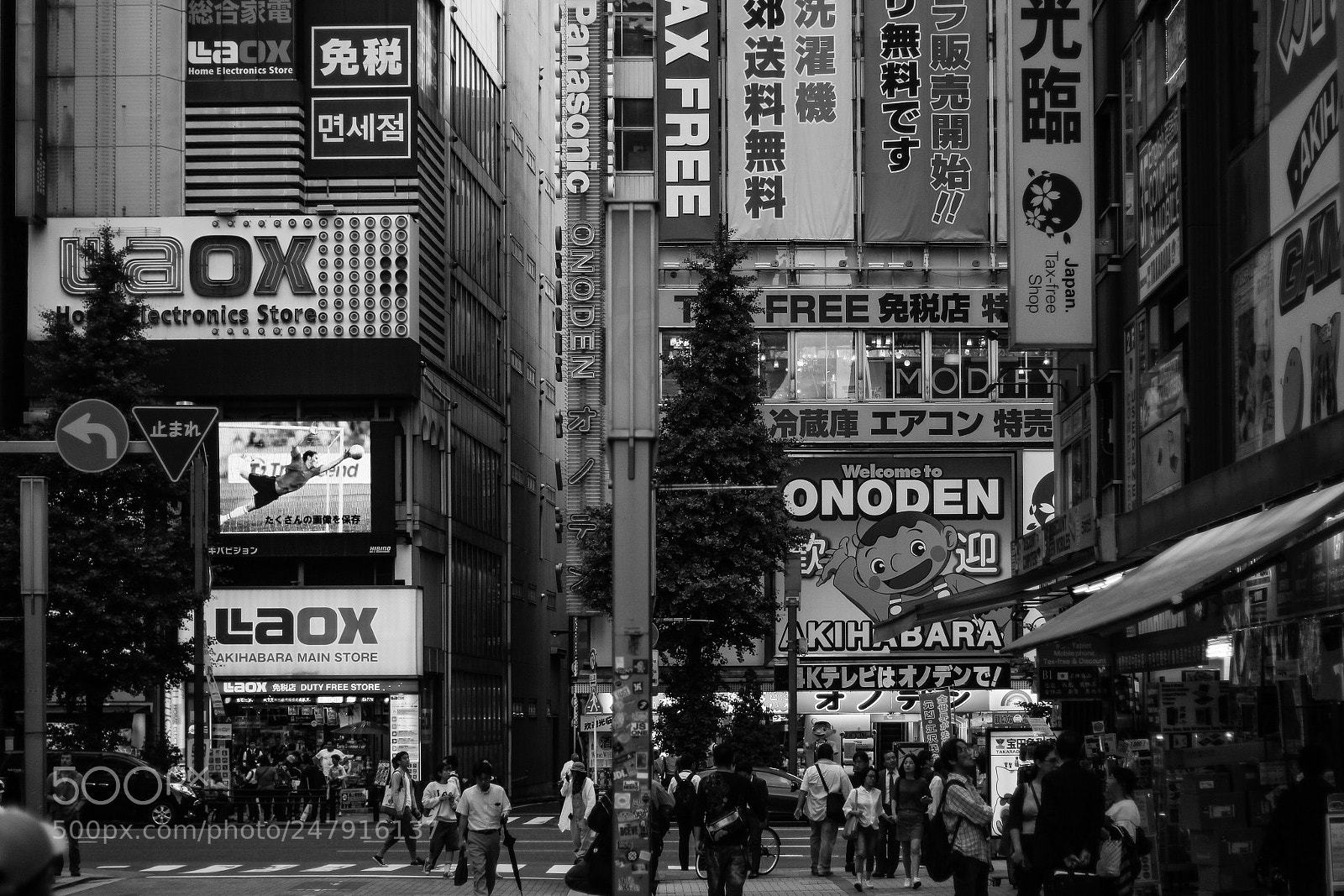 Canon EOS 650D (EOS Rebel T4i / EOS Kiss X6i) sample photo. Street in akihabara photography