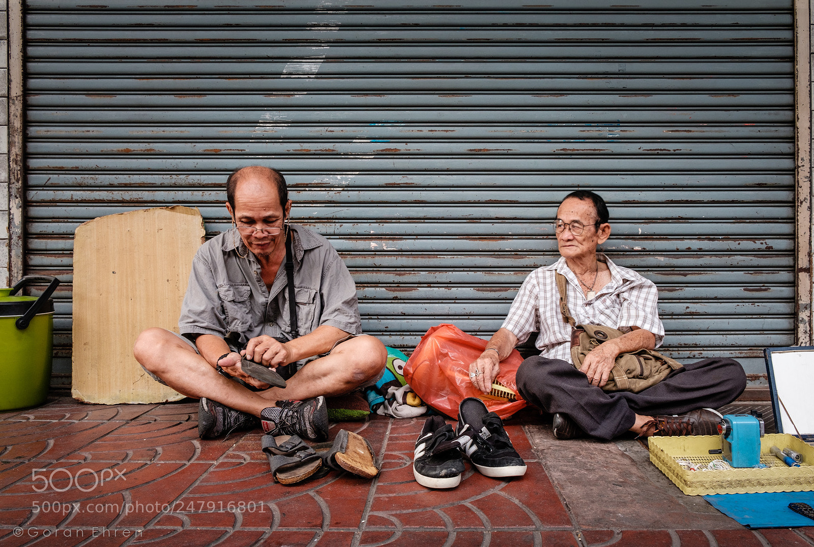Fujifilm X-T2 sample photo. Shoe repair, chinatown, bangkok photography