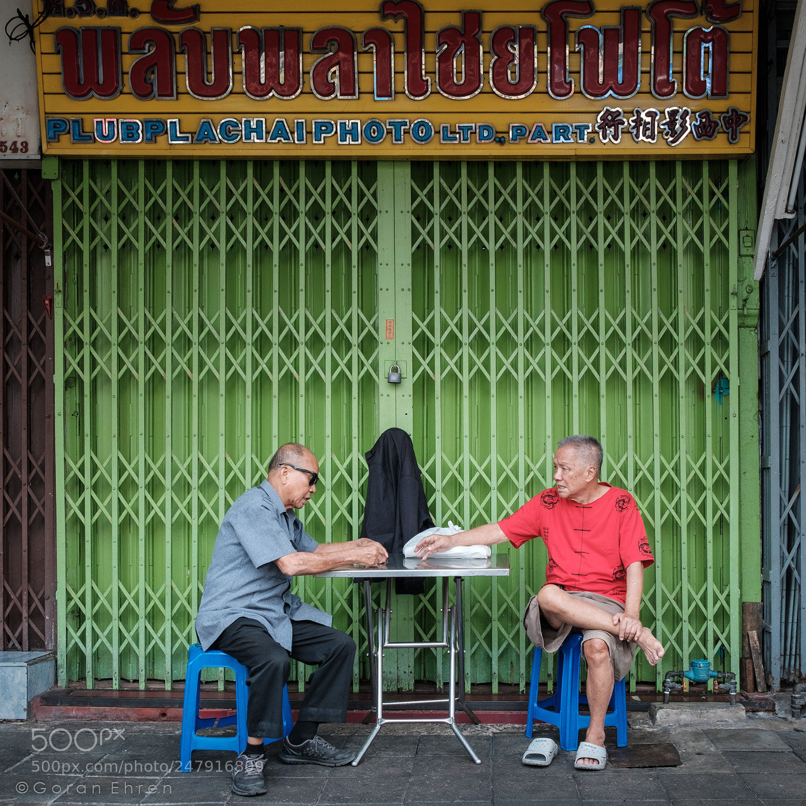 Fujifilm X-T2 sample photo. Talking in front of photography