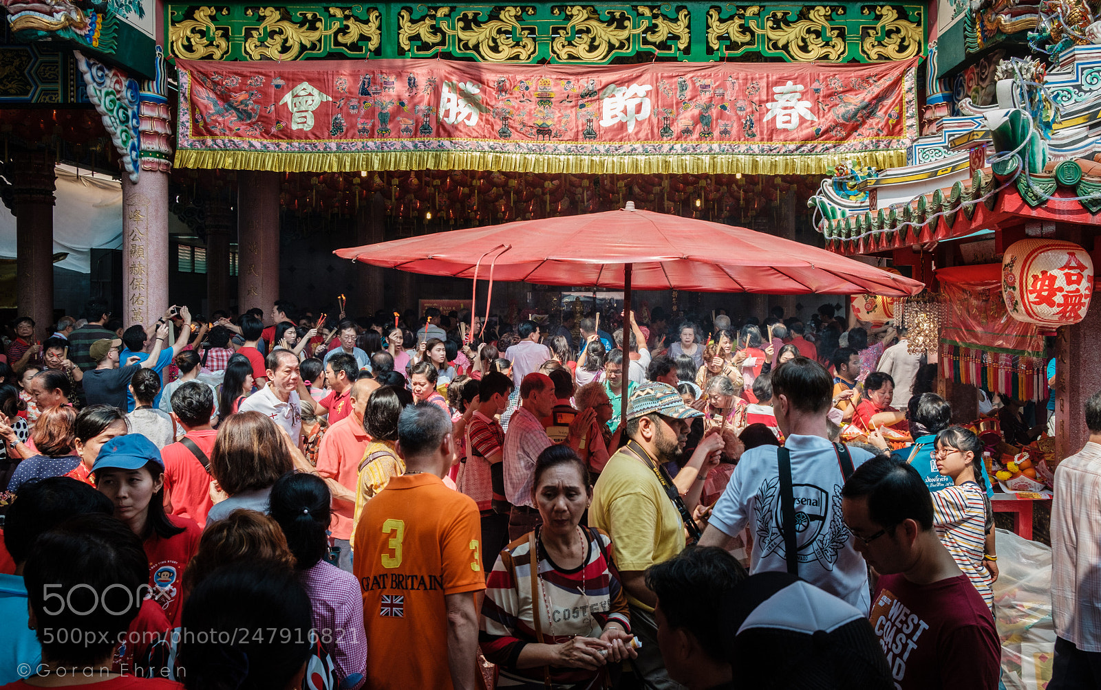 Fujifilm X-T2 sample photo. Crowded temple photography