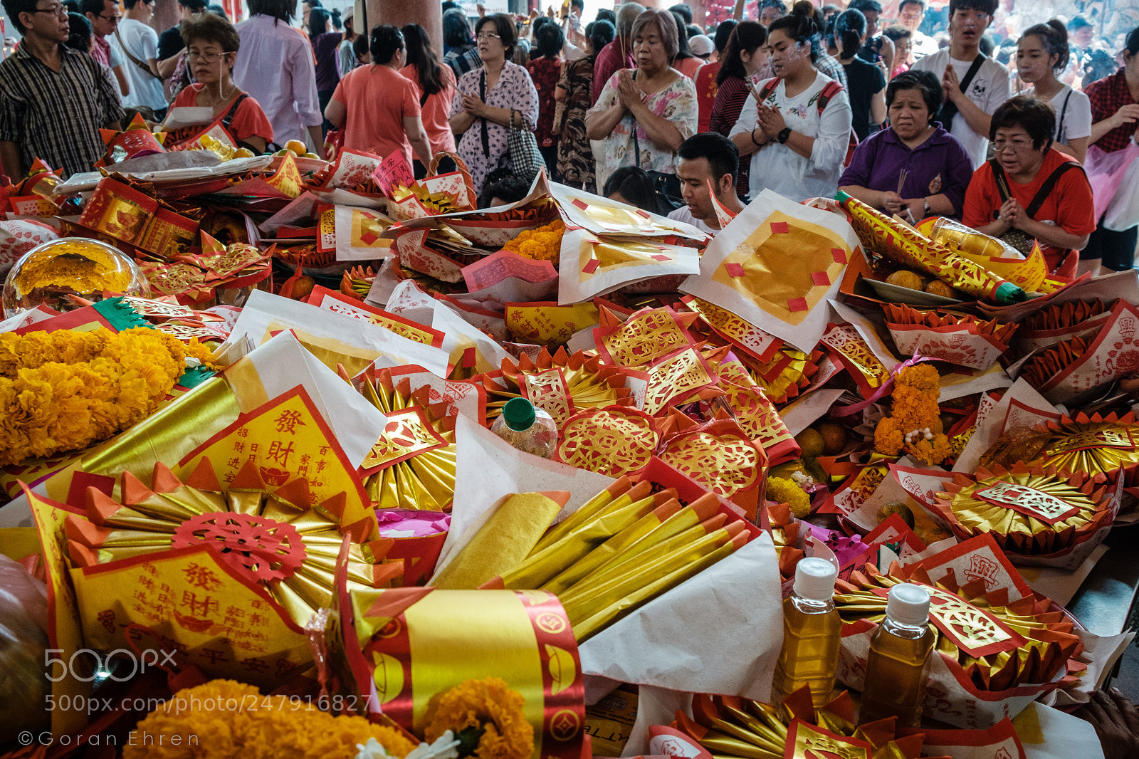 Fujifilm X-T2 sample photo. Offering the golden papers photography