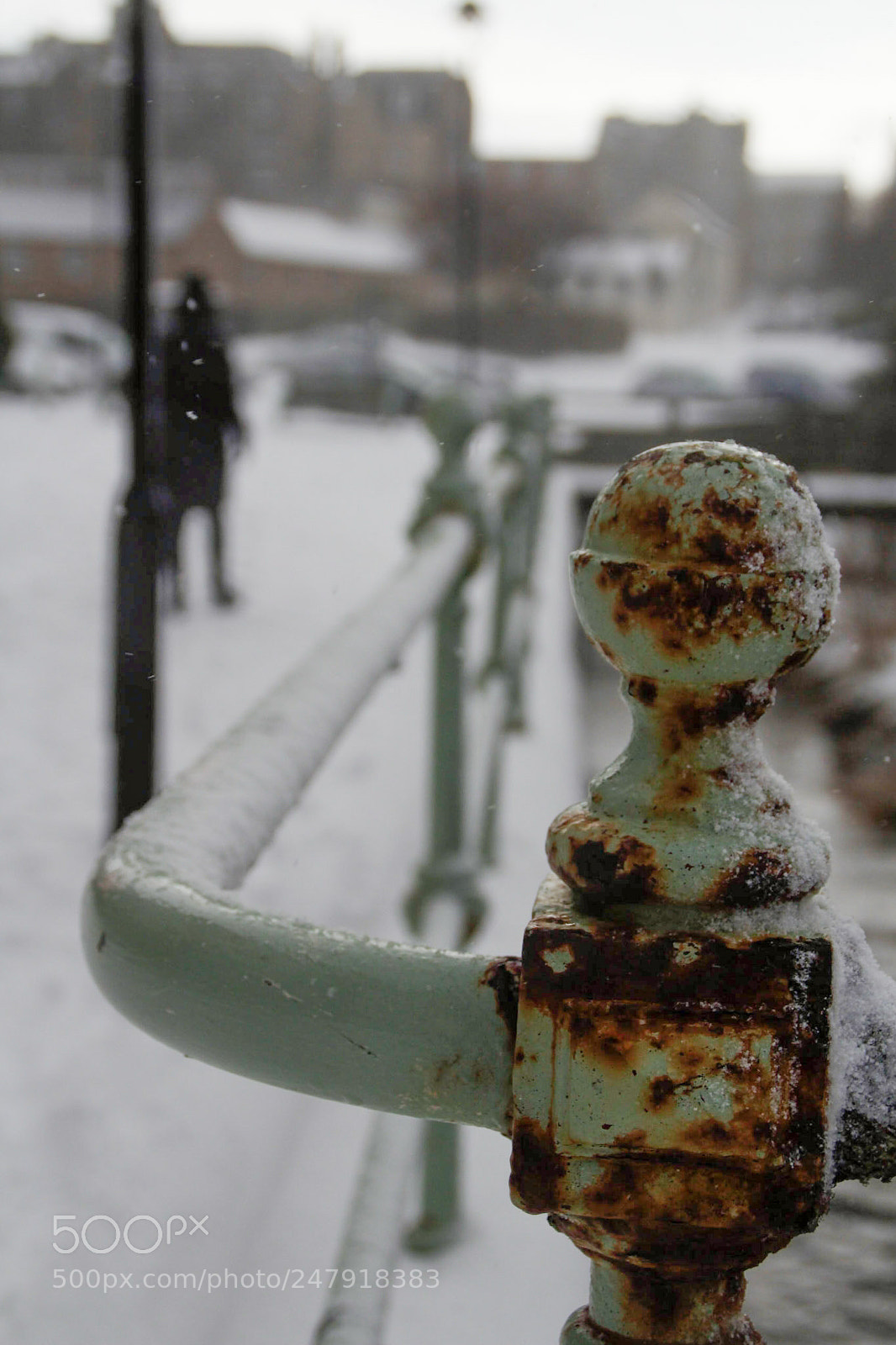 Canon EOS 600D (Rebel EOS T3i / EOS Kiss X5) sample photo. Rusty snow photography