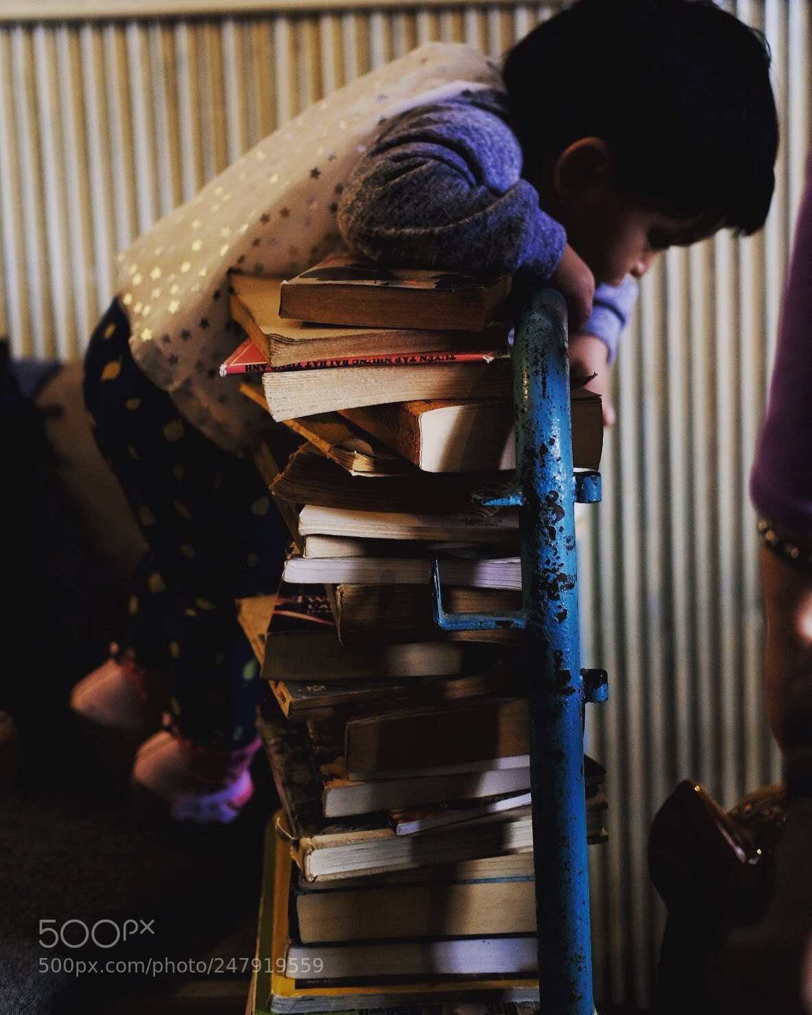Fujifilm X-T20 sample photo. Kid with book photography