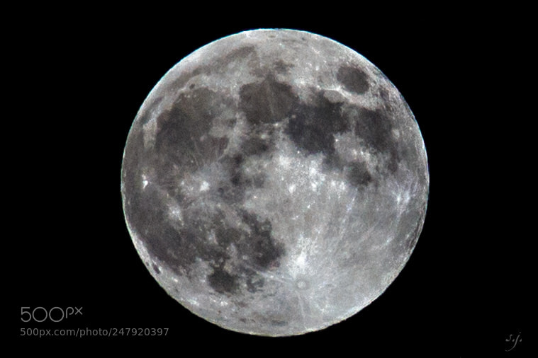 Canon EOS 550D (EOS Rebel T2i / EOS Kiss X4) sample photo. Moon photography