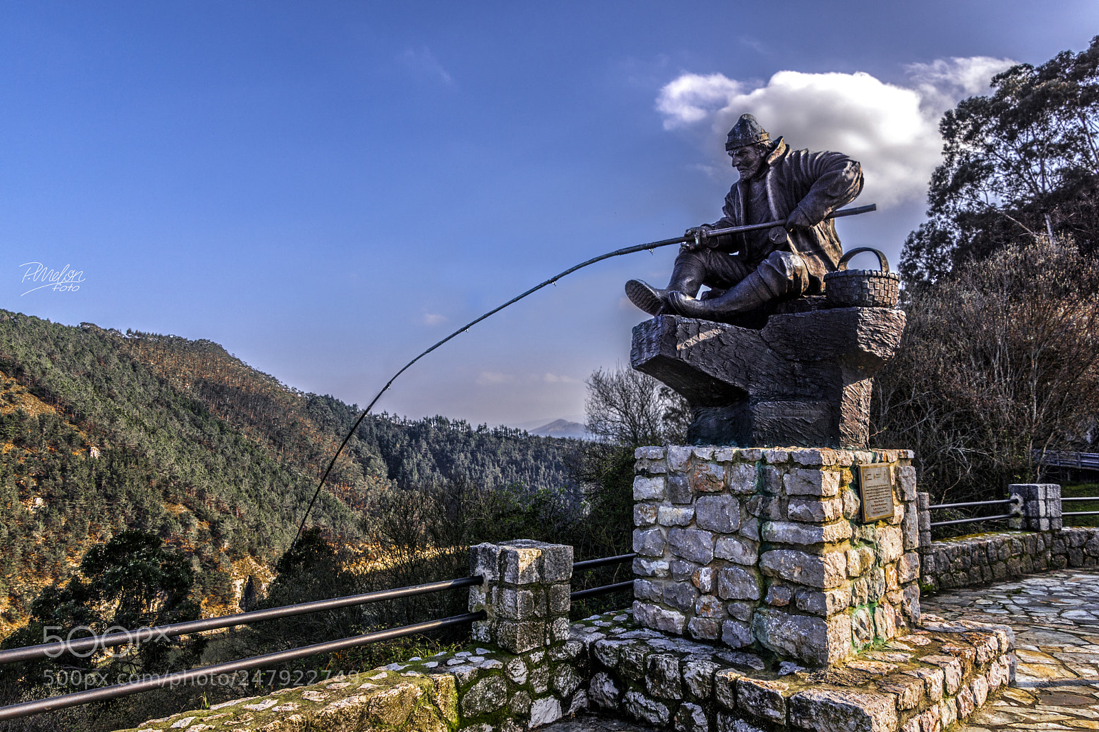 Sony SLT-A68 sample photo. Monumento al pescador de photography
