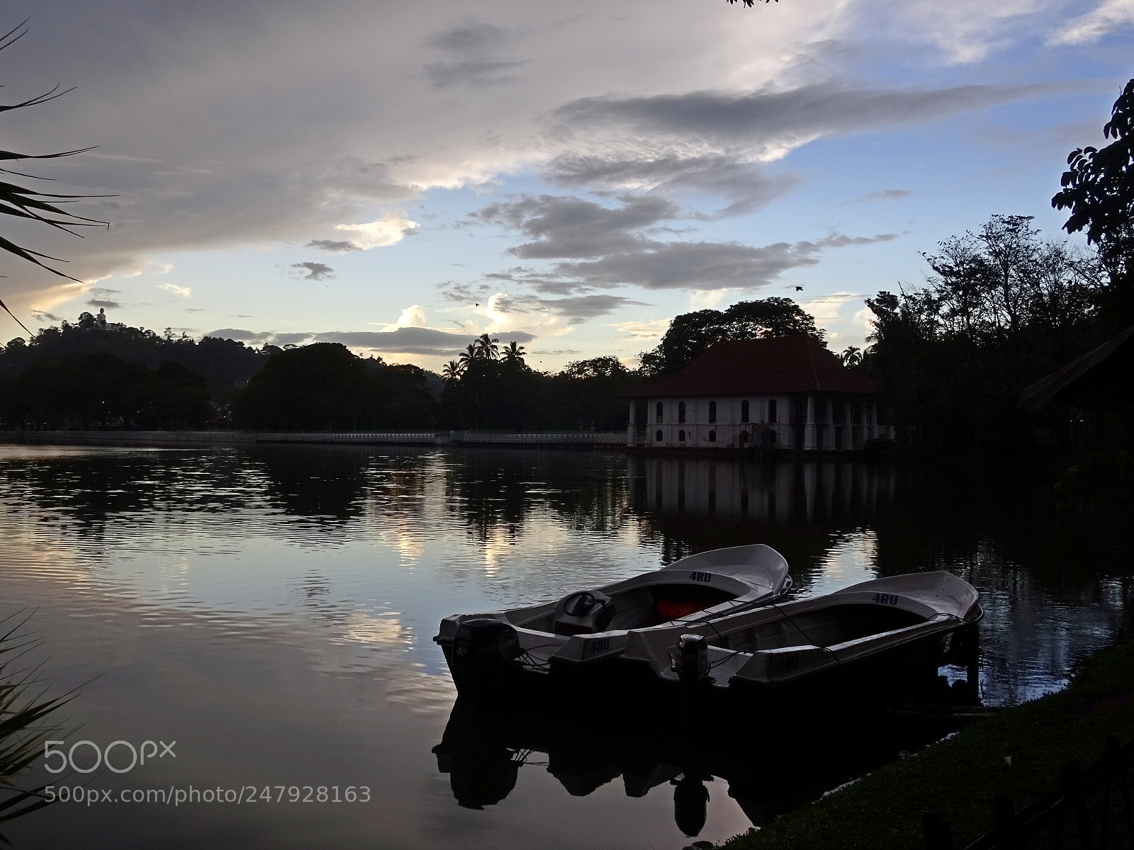 Sony DSC-HX90 sample photo. Kandy lake photography