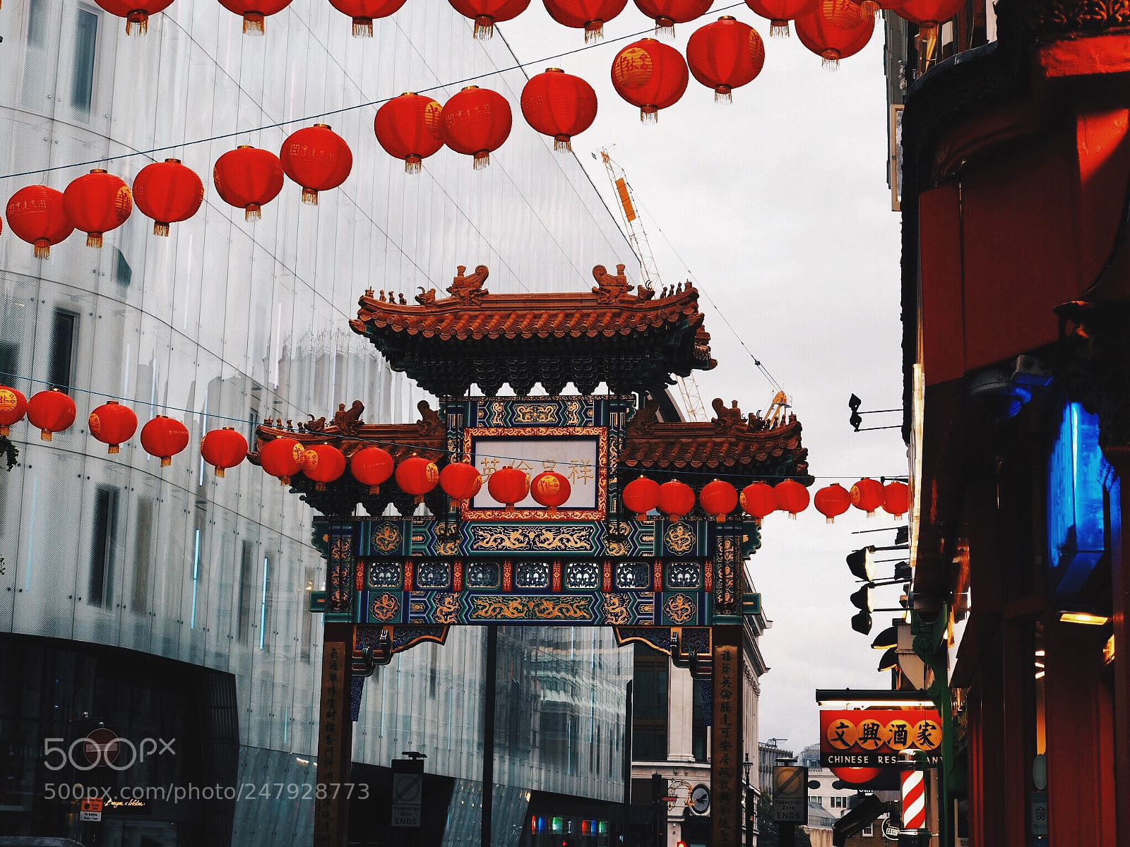 Olympus OM-D E-M10 II sample photo. Chinatown - london photography