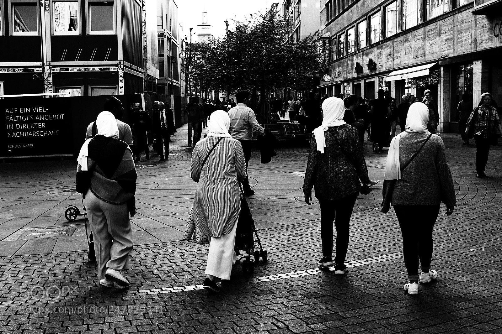 Canon EOS 1100D (EOS Rebel T3 / EOS Kiss X50) sample photo. White hijab photography