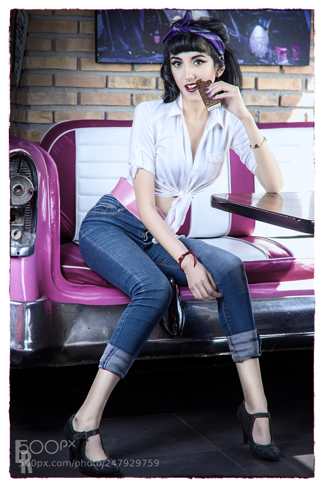 Canon EOS 600D (Rebel EOS T3i / EOS Kiss X5) sample photo. Pinup ice cream sandwich photography