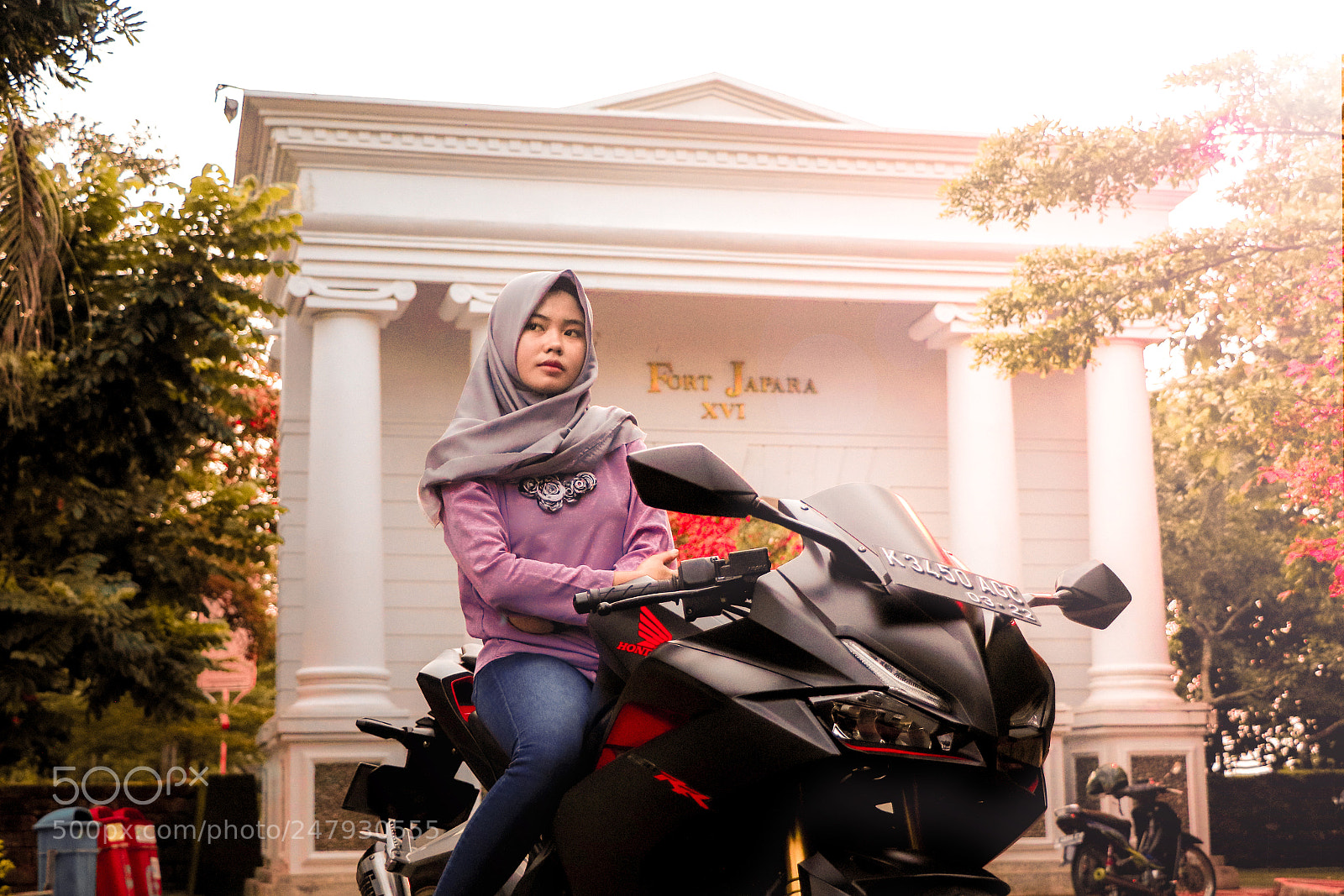 Canon EOS 750D (EOS Rebel T6i / EOS Kiss X8i) sample photo. Woman on top photography