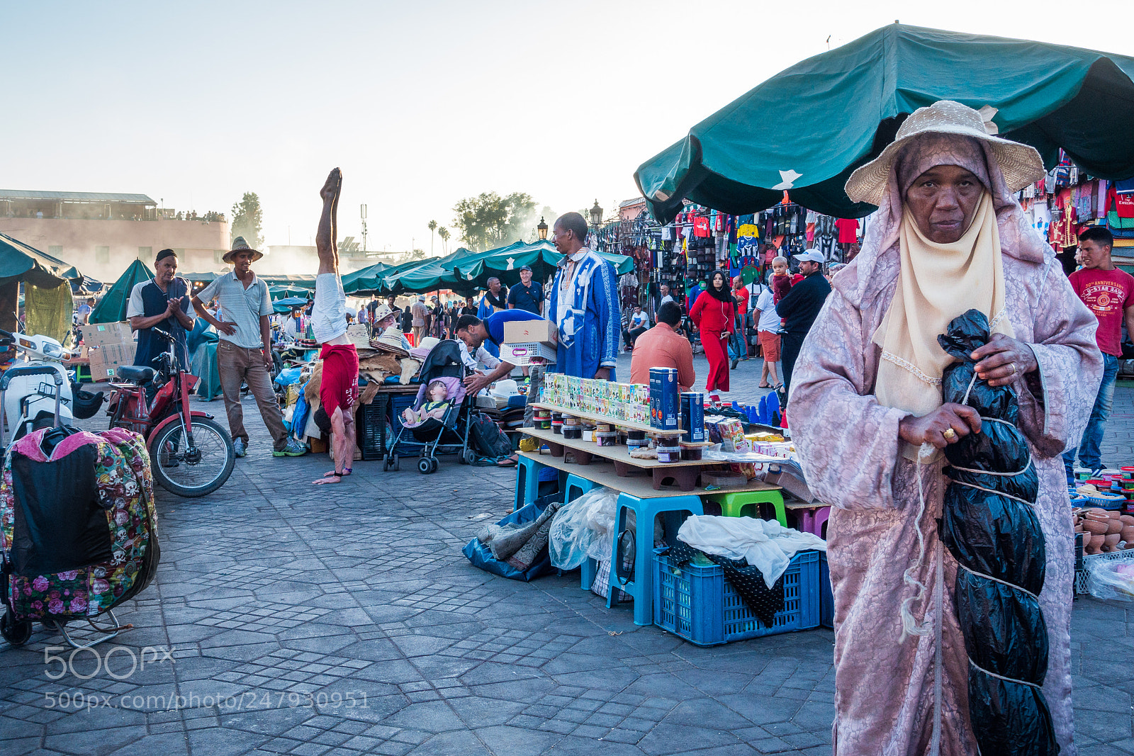 Sony Cyber-shot DSC-RX100 III sample photo. Jemaa el-fna shops handstand photography
