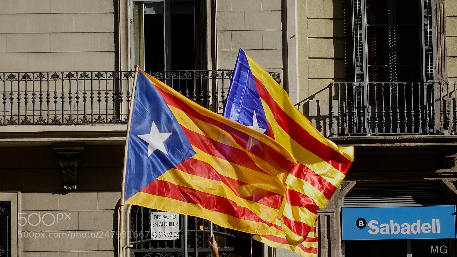 Sony DSC-RX100M5 sample photo. Catalan flags photography