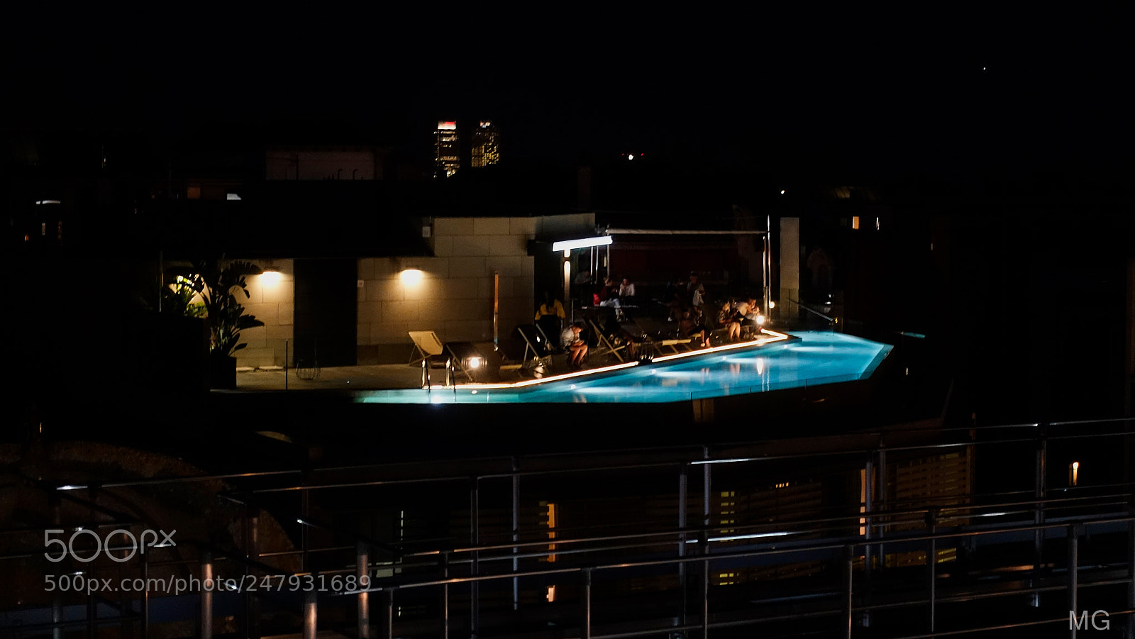 Sony DSC-RX100M5 sample photo. Hotel pool photography