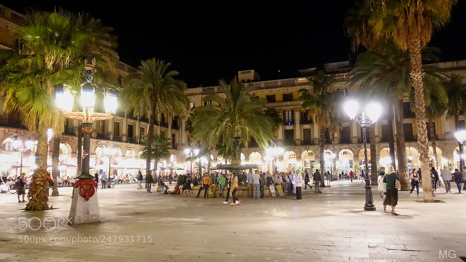 Sony DSC-RX100M5 sample photo. Plaça reial photography