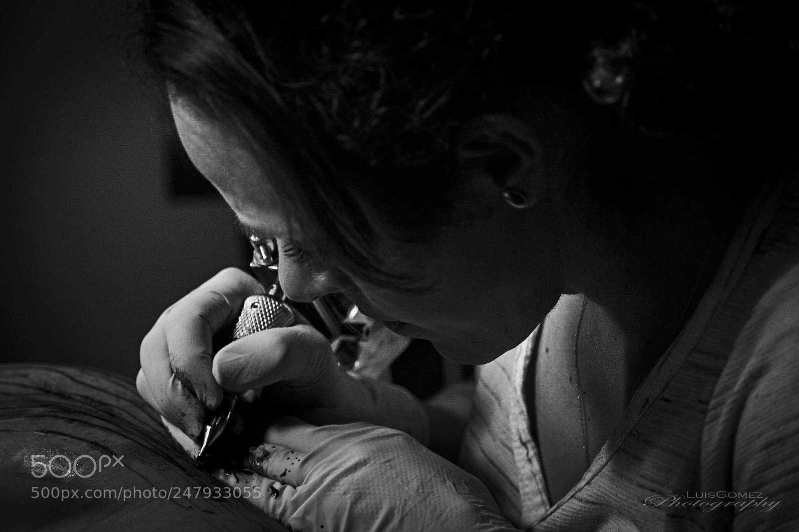 Canon EOS 1300D (EOS Rebel T6 / EOS Kiss X80) sample photo. Tattooist photography