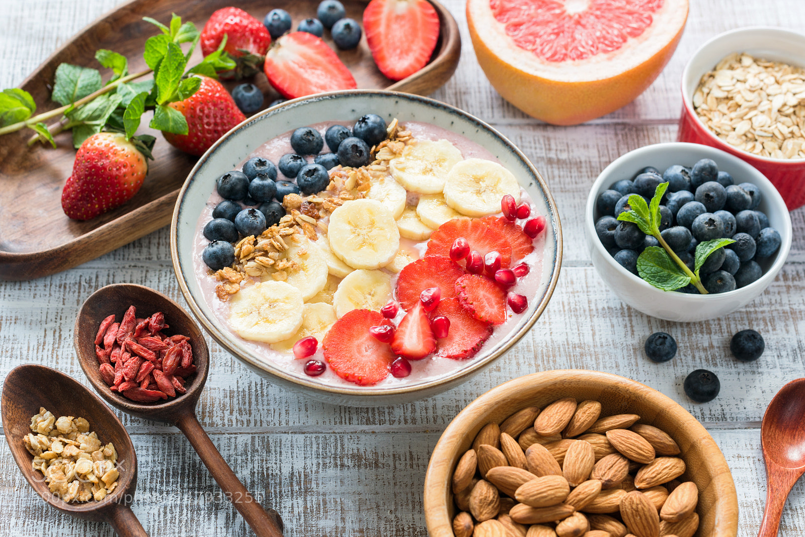Nikon D810 sample photo. Smoothie bowl with granola photography