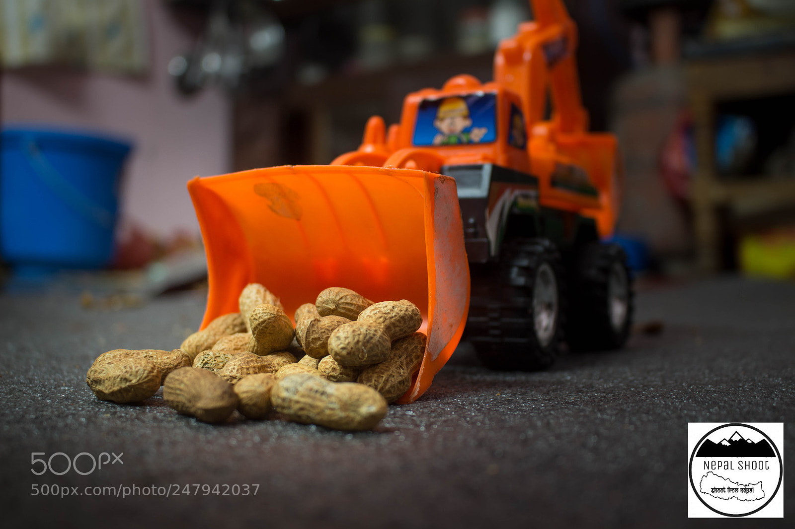Canon EOS 700D (EOS Rebel T5i / EOS Kiss X7i) sample photo. Kid's toys excavator photography