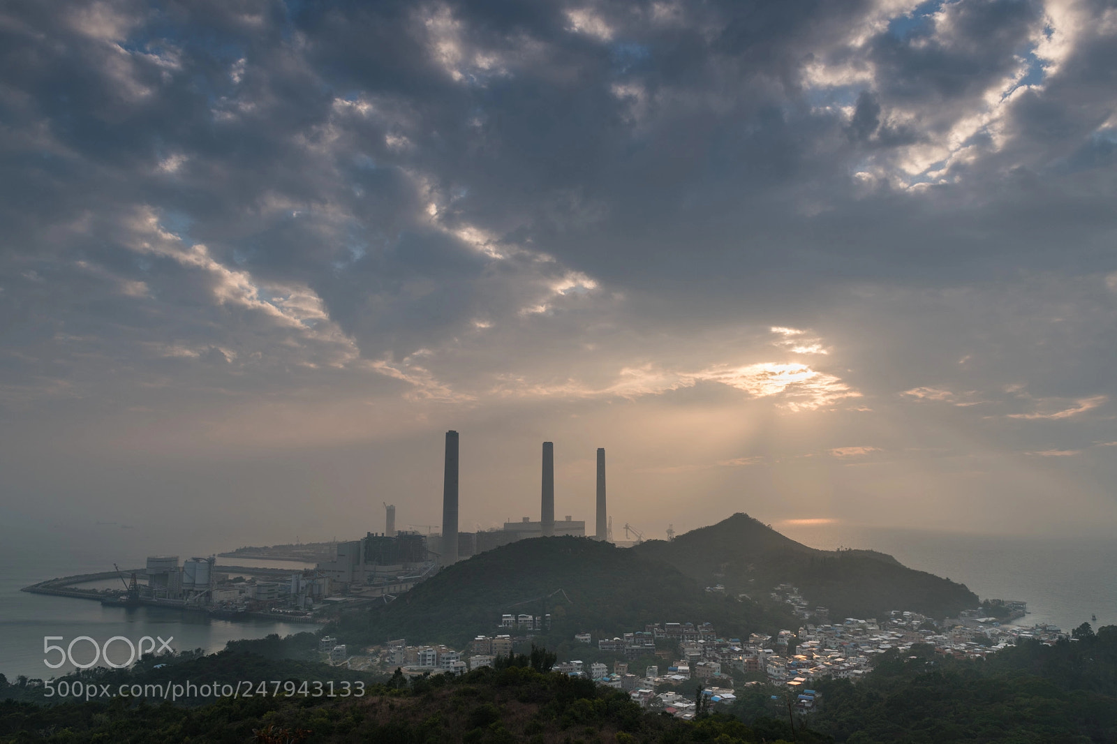 Nikon D850 sample photo. Lamma island under crepuscular photography