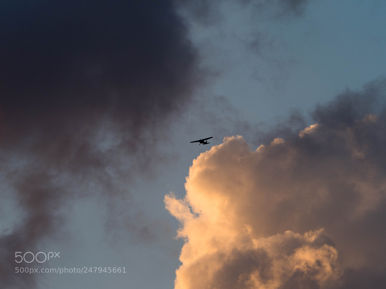 Olympus OM-D E-M1 Mark II sample photo. Cloud sandwich. photography