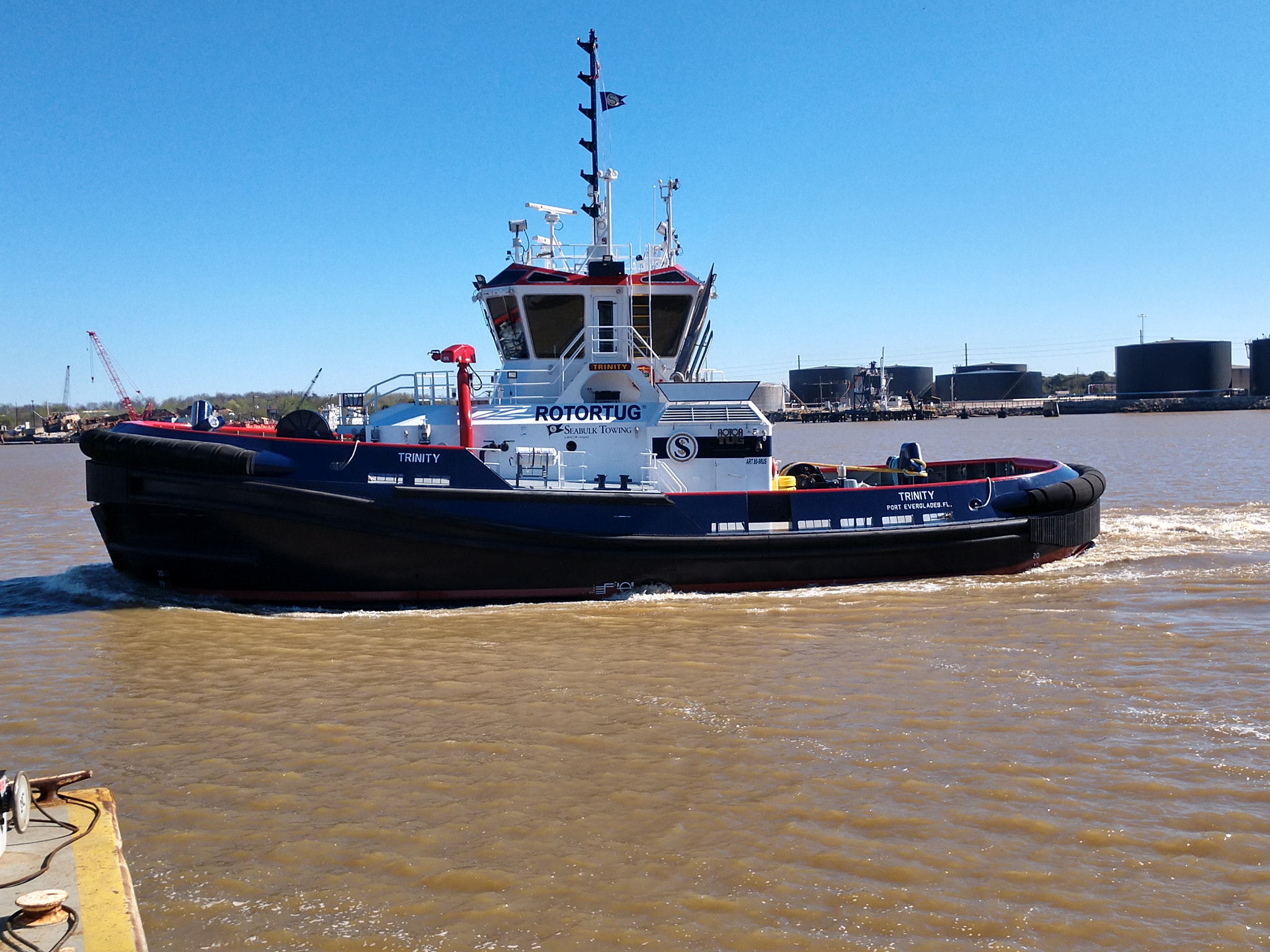 Motorola Moto Z (2) sample photo. Tug on the port photography