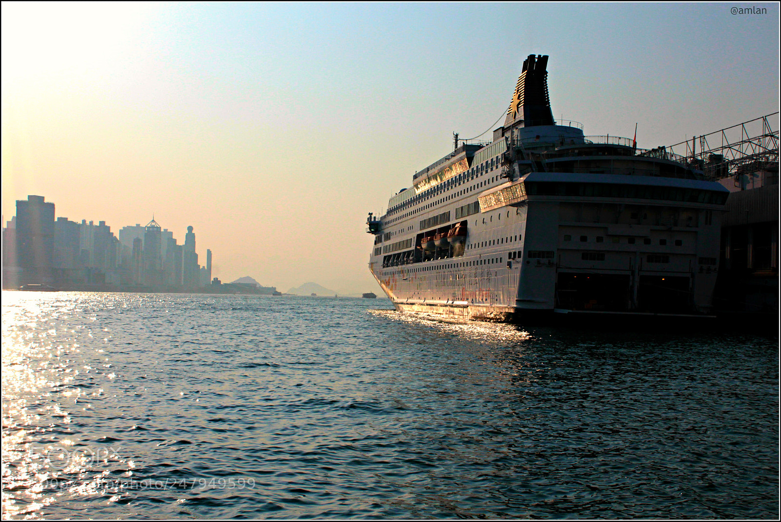 Canon EOS 1200D (EOS Rebel T5 / EOS Kiss X70 / EOS Hi) sample photo. Star cruise ship getting photography