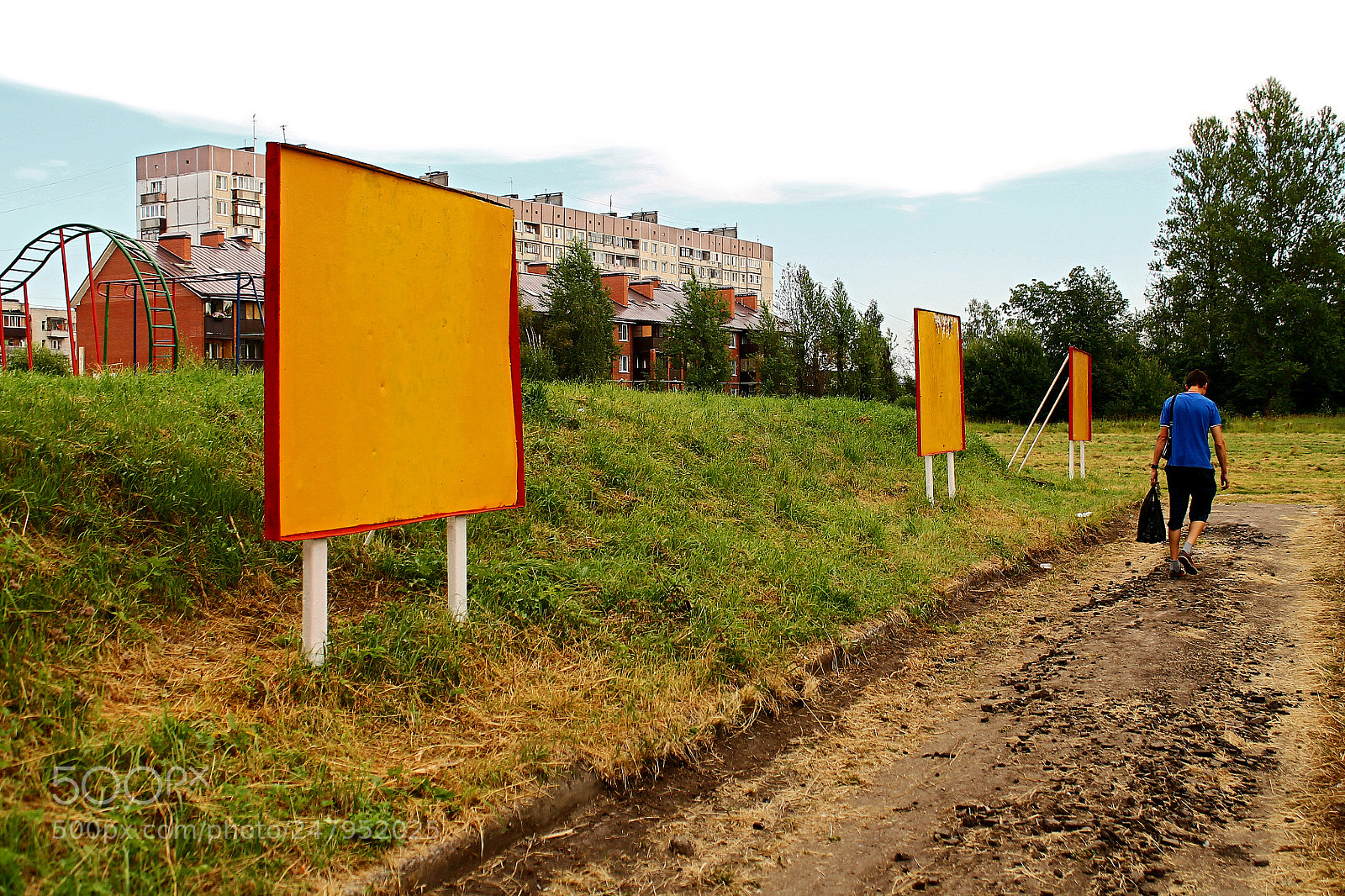 Canon EOS 1100D (EOS Rebel T3 / EOS Kiss X50) sample photo. Three billboards in a photography