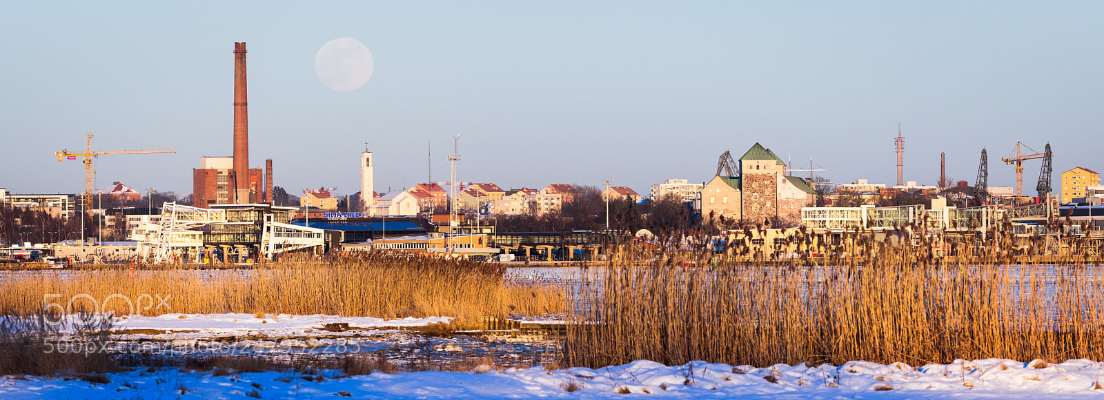 Olympus OM-D E-M1 Mark II sample photo. Moonrise at 99.8% photography
