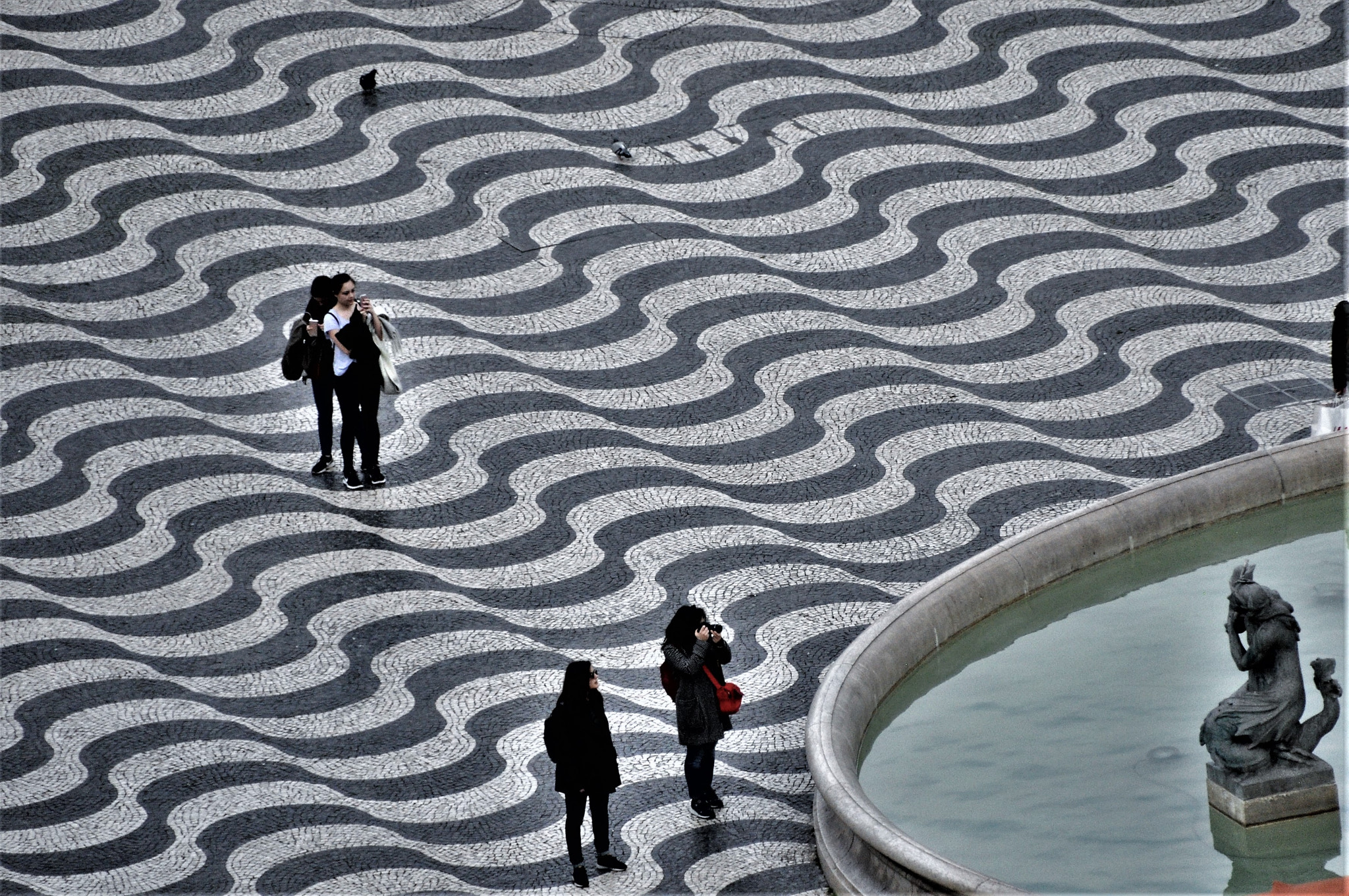 Nikon D90 sample photo. In the waves of lisbon / dans les vagues de lisbonne photography