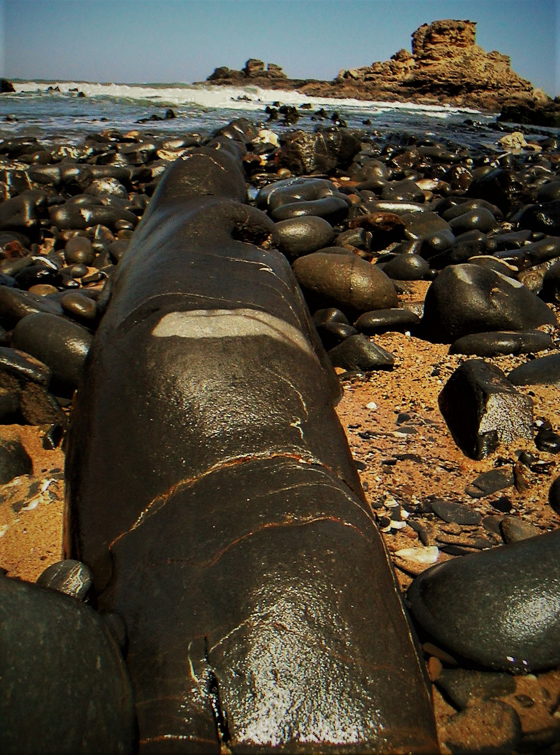 KONICA MINOLTA DiMAGE X sample photo. Wet stones photography
