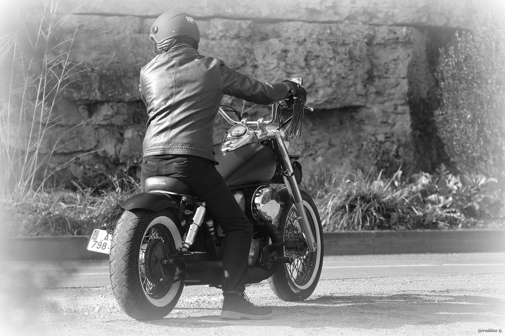 Nikon D5100 + Sigma 150-600mm F5-6.3 DG OS HSM | C sample photo. L'homme à la moto... photography