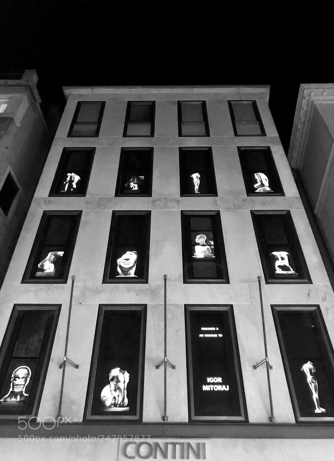 Apple iPhone 7 Plus sample photo. A building facade in photography