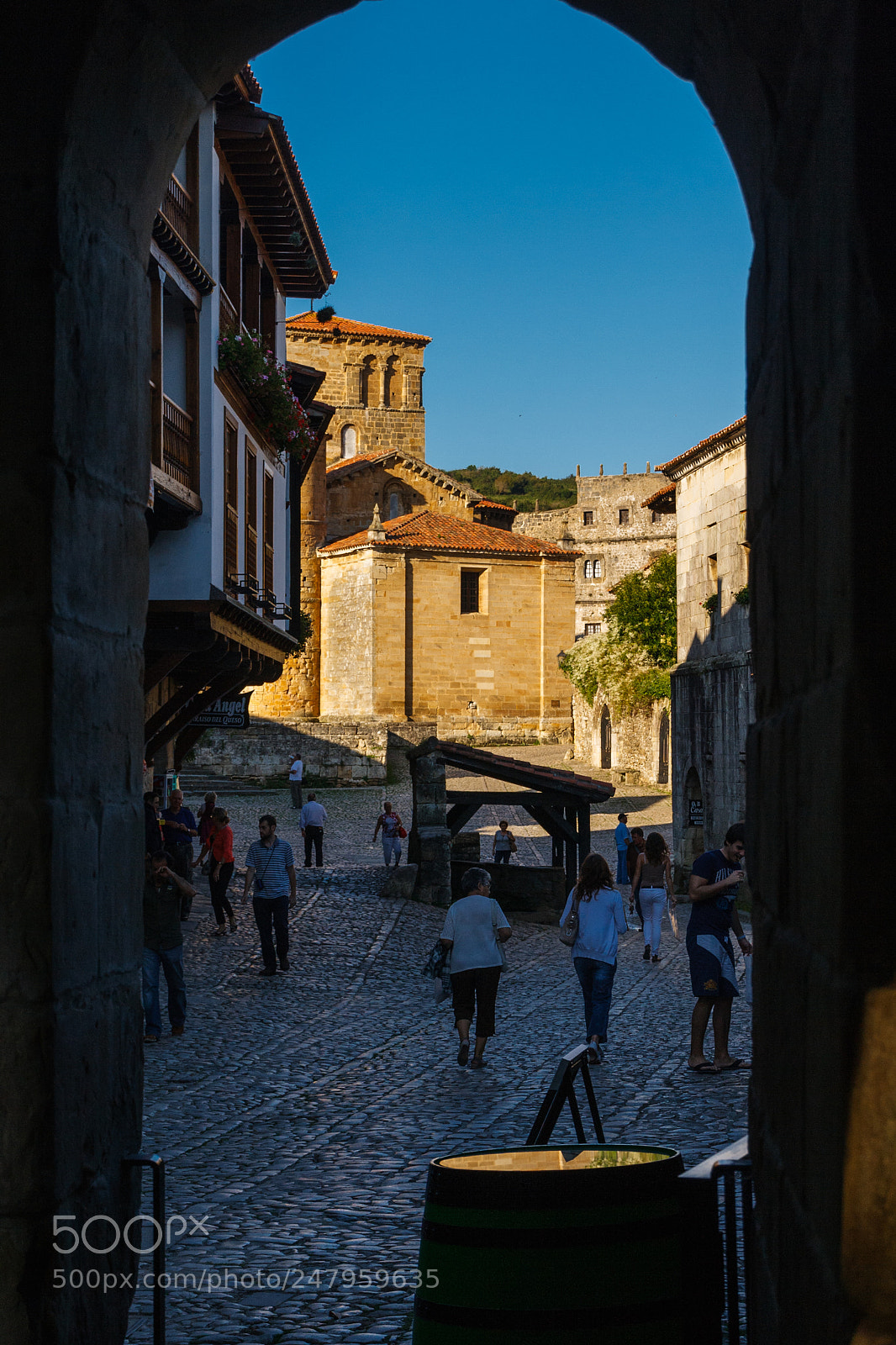 Canon EOS 1000D (EOS Digital Rebel XS / EOS Kiss F) sample photo. Santillana del mar photography