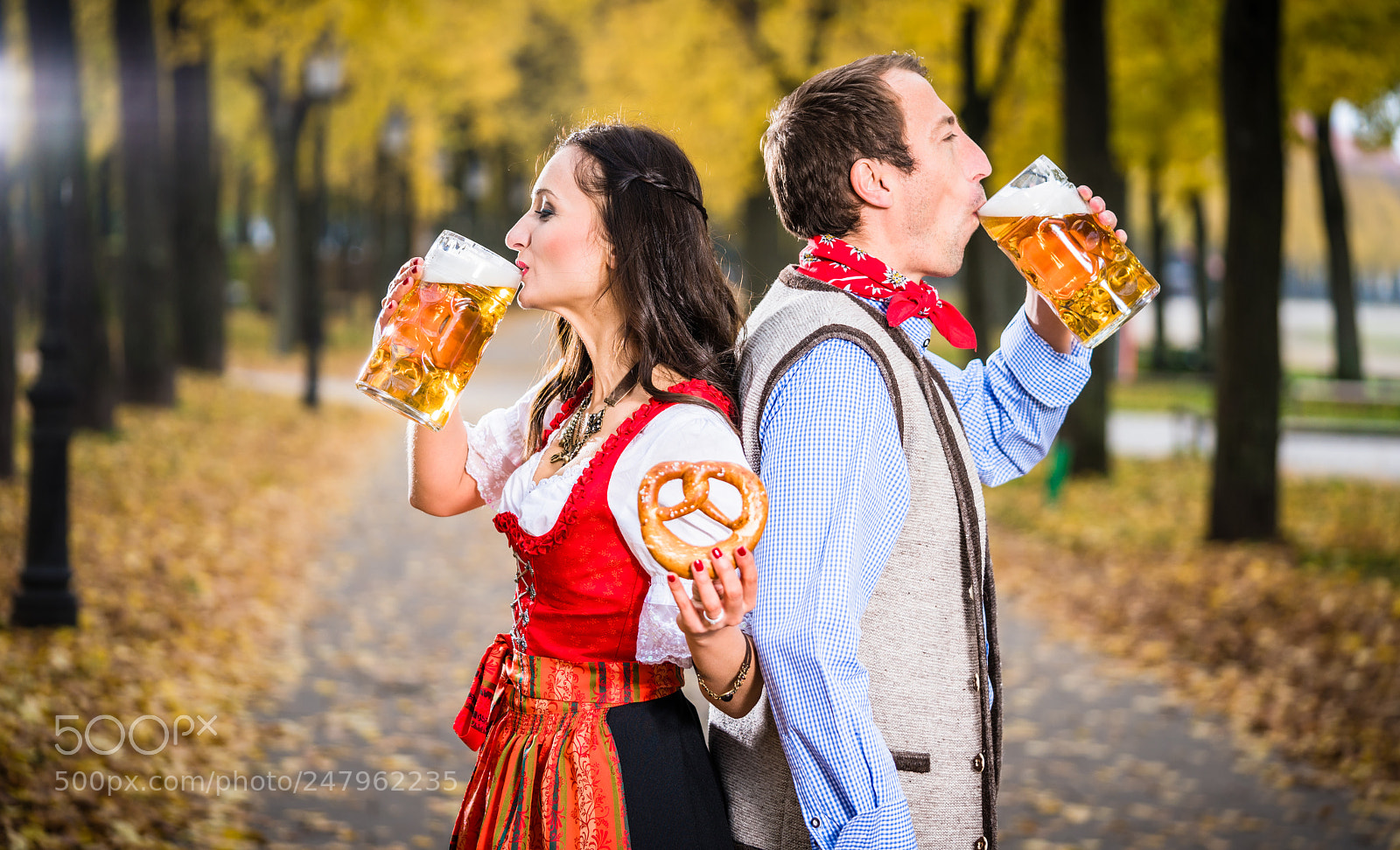 Sony a7R II sample photo. Couple wearing tracht standing photography