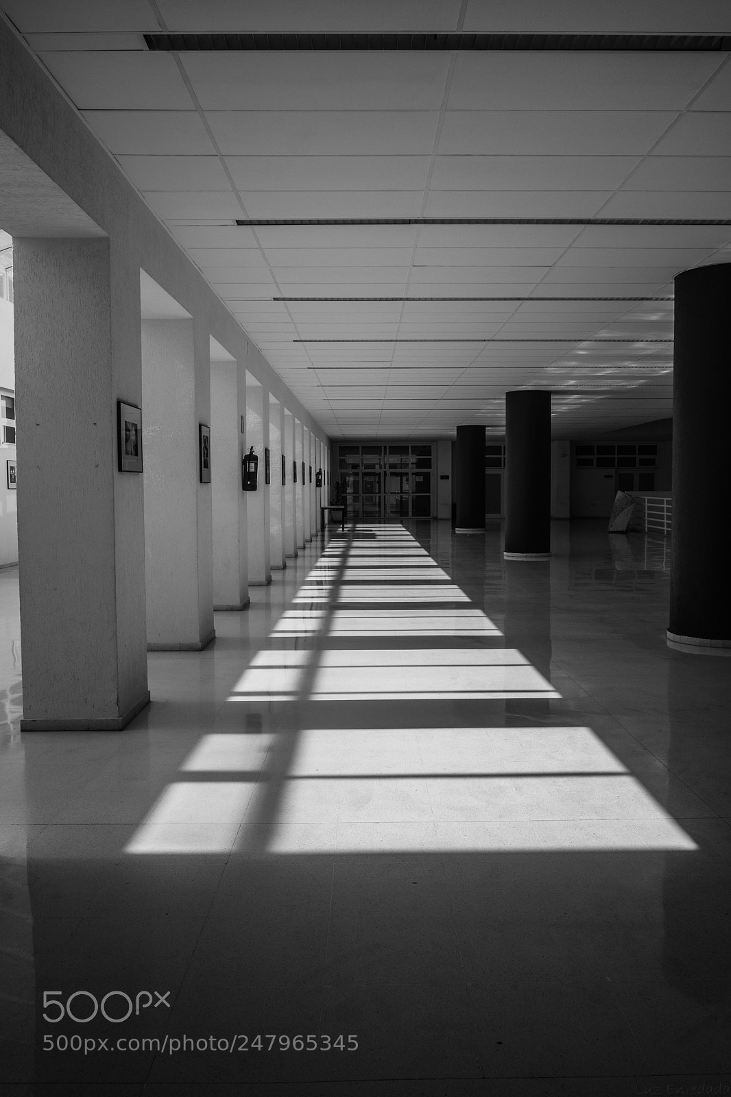 Fujifilm X-Pro2 sample photo. Los largos pasillos de photography
