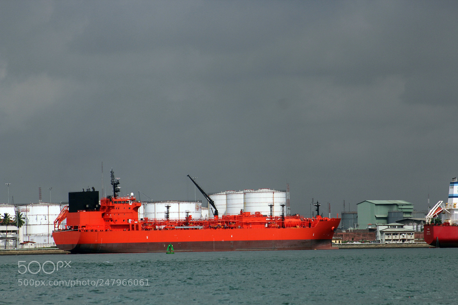 Canon EF 75-300mm f/4-5.6 sample photo. Oil tanker at the photography