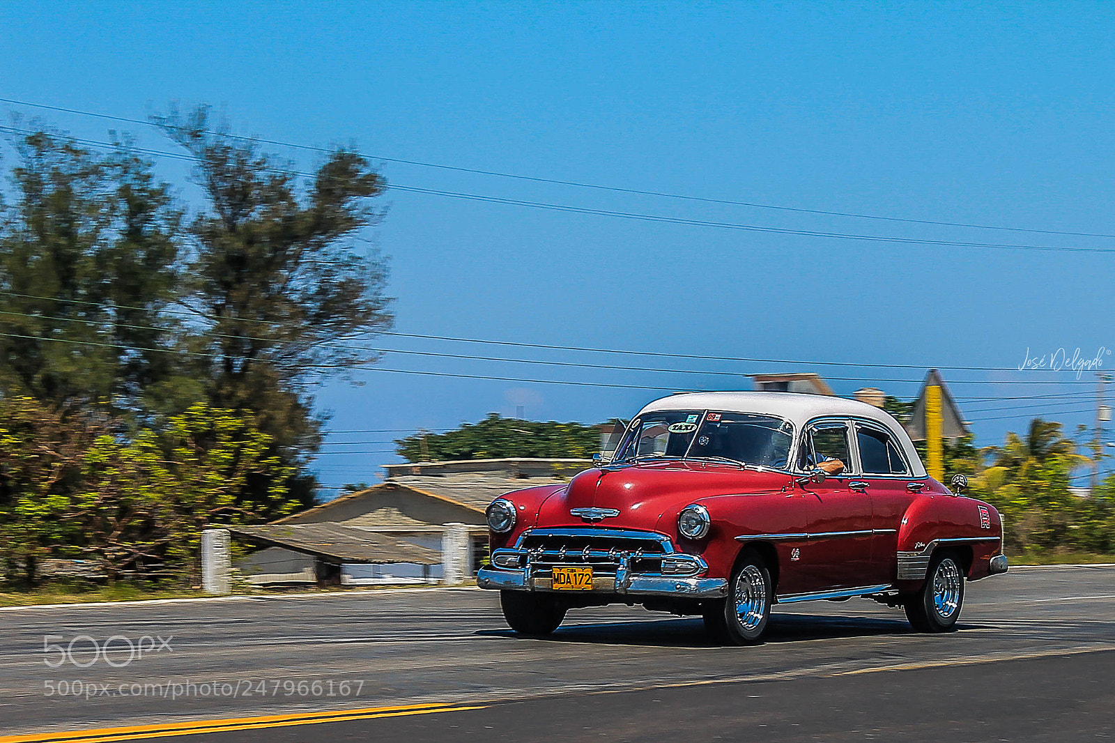 Canon EOS 1100D (EOS Rebel T3 / EOS Kiss X50) sample photo. Classic on the road photography