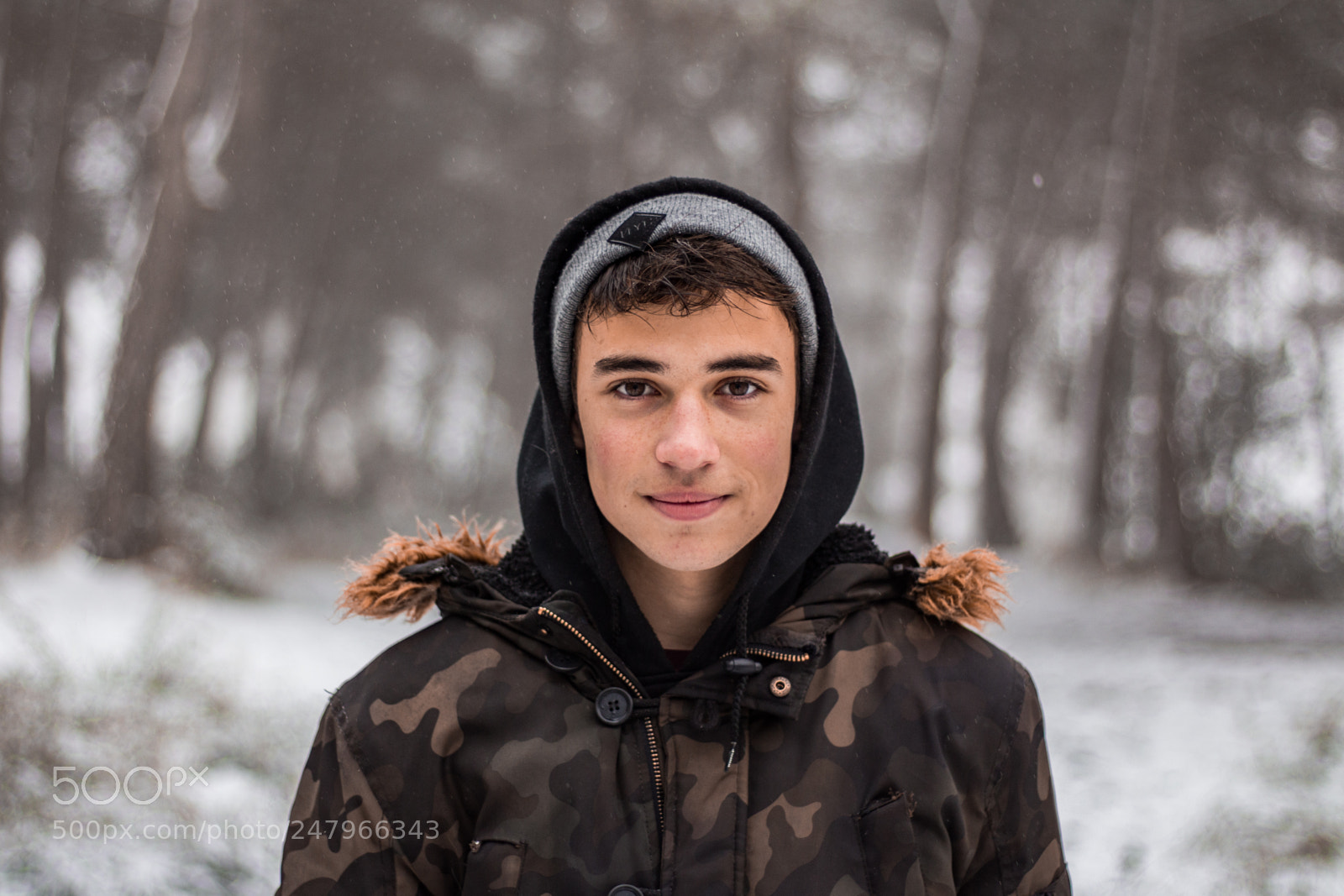 Canon EOS 700D (EOS Rebel T5i / EOS Kiss X7i) sample photo. Winter boy photography