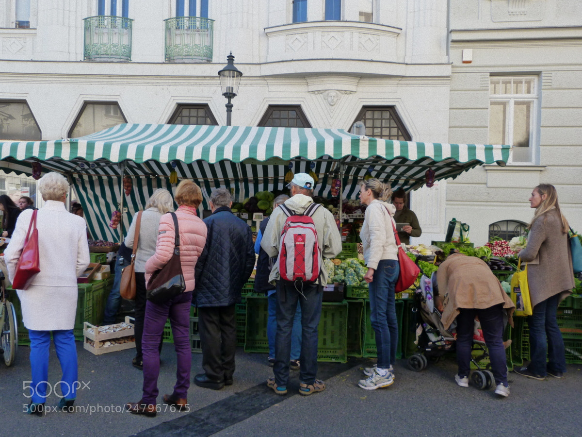 Panasonic Lumix DMC-FZ40 (Lumix DMC-FZ45) sample photo. Market in vienna photography