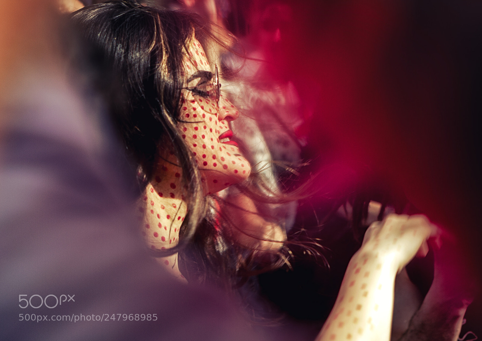 Canon EOS 7D sample photo. Dancing in the crowd photography