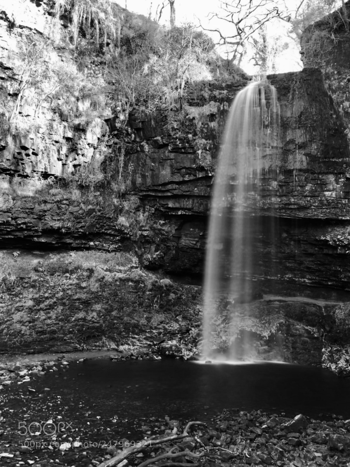 Apple iPhone 8 sample photo. Henrhyd falls bear neath photography