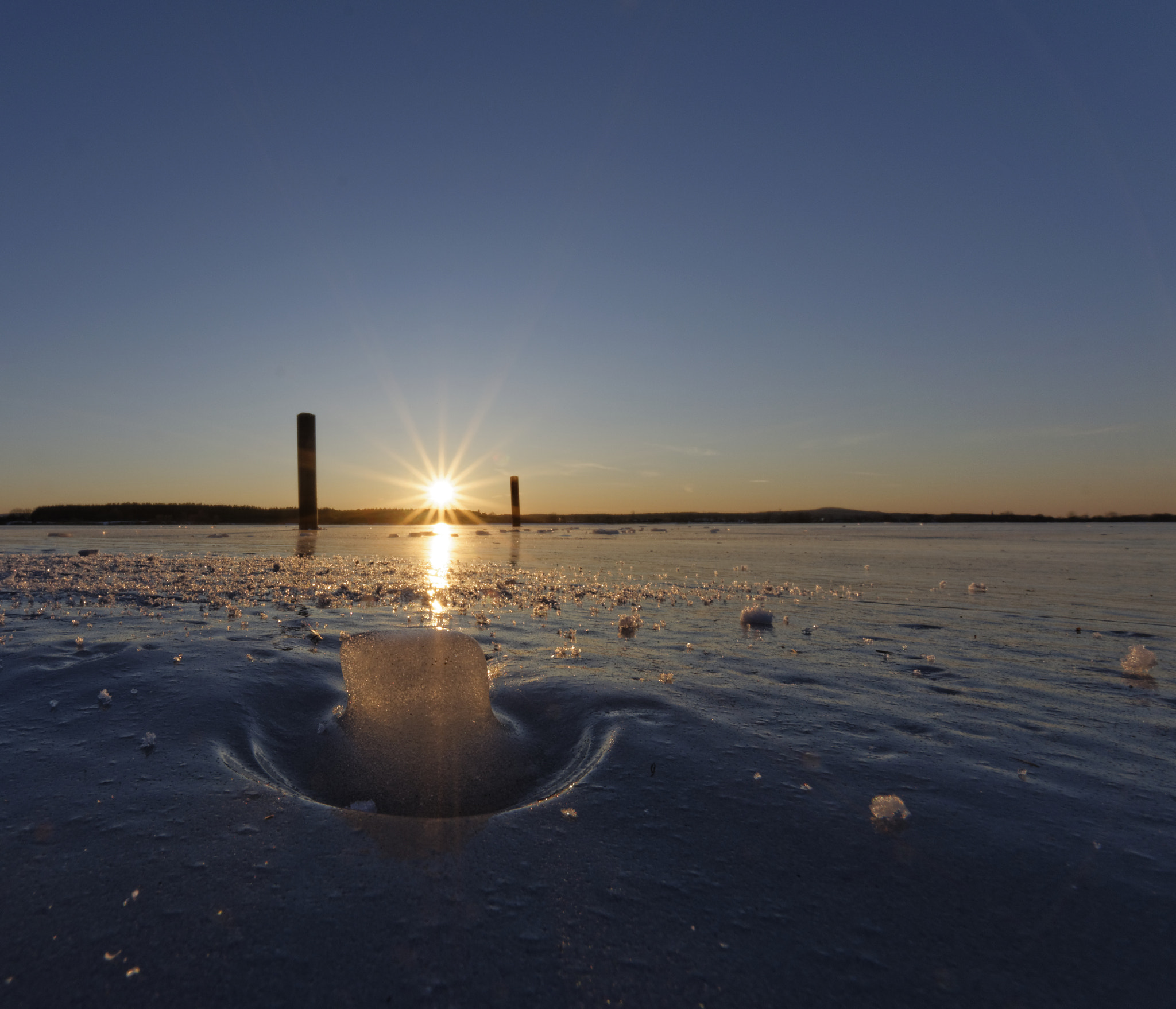 Nikon D5300 + Sigma 10-20mm F3.5 EX DC HSM sample photo. Sun and ice photography