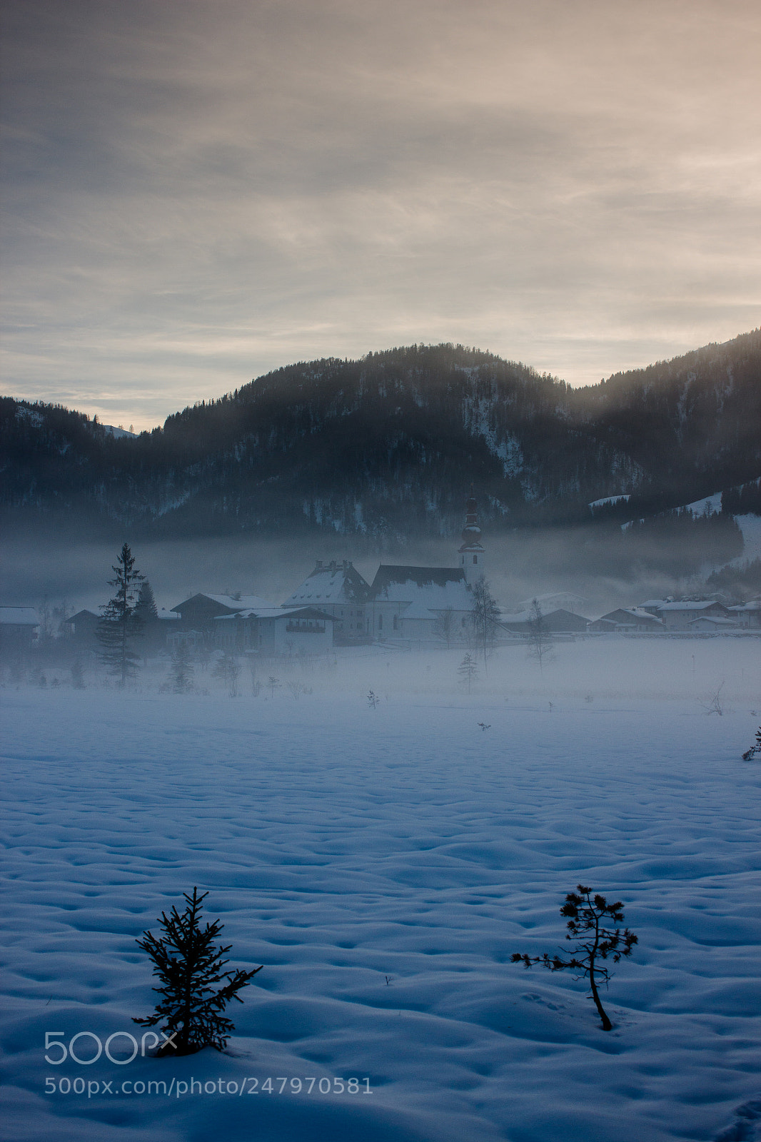 Canon EOS 650D (EOS Rebel T4i / EOS Kiss X6i) sample photo. Foggy village in the photography