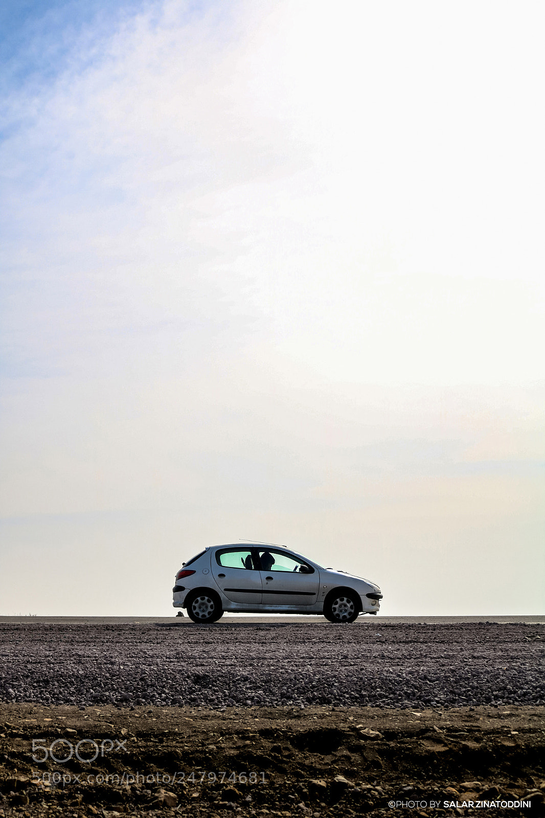 Canon EOS 750D (EOS Rebel T6i / EOS Kiss X8i) sample photo. Alone in the road photography