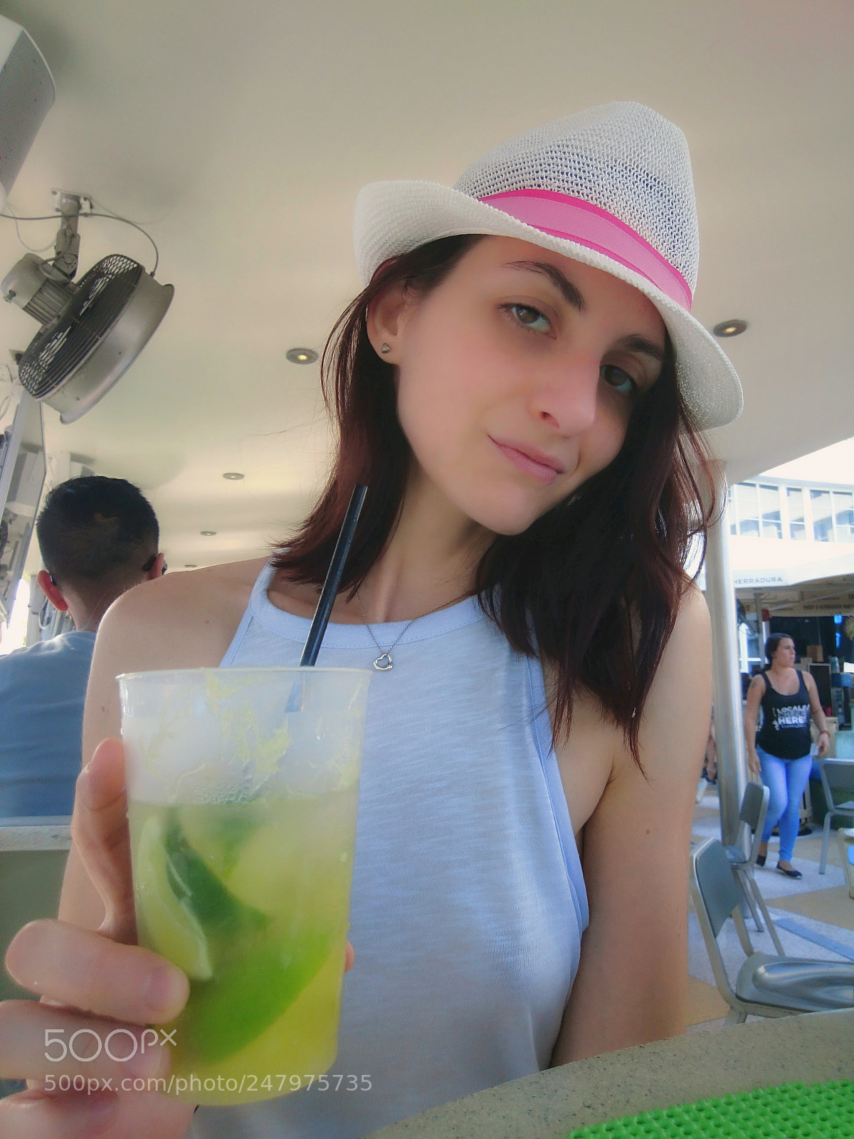 Sony Xperia X sample photo. Happyhour photography
