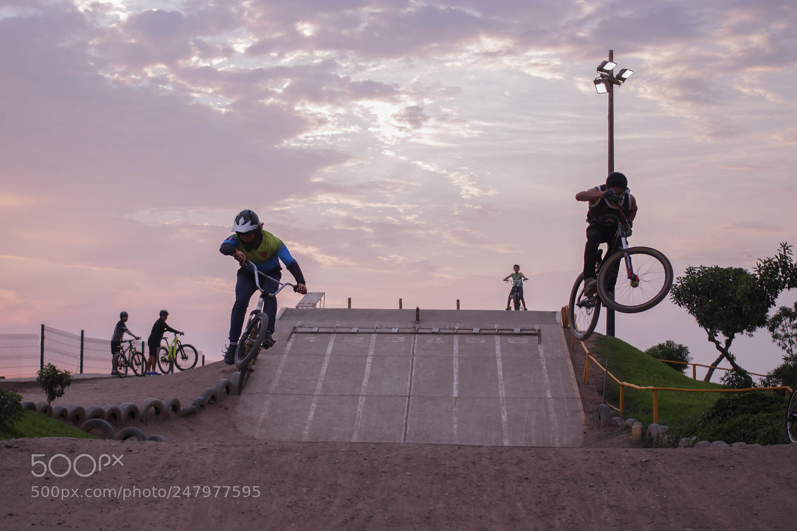 Canon EOS 600D (Rebel EOS T3i / EOS Kiss X5) sample photo. Bmx vs mtb photography