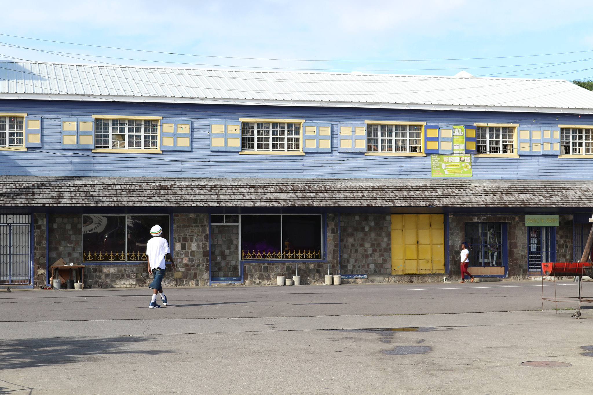 Canon EOS 7D Mark II + Canon EF-S 18-55mm F3.5-5.6 IS STM sample photo. Building in basseterre photography