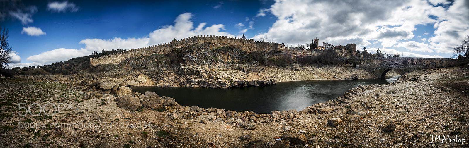 Olympus OM-D E-M5 II sample photo. Buitrago de lozoya. photography